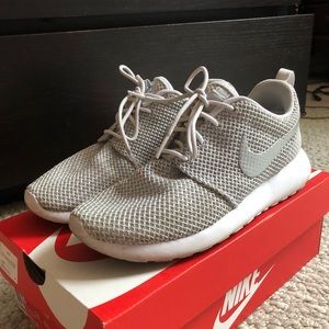 Nike Roshe Women’s size 6